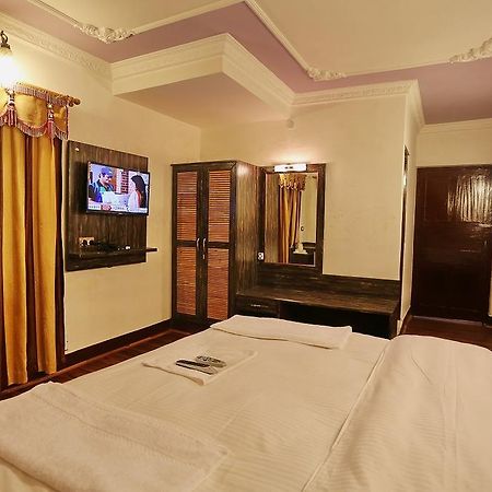 Srīnagar Hotel Ibni Kabeer מראה חיצוני תמונה