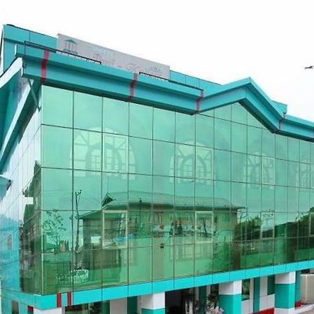 Srīnagar Hotel Ibni Kabeer מראה חיצוני תמונה