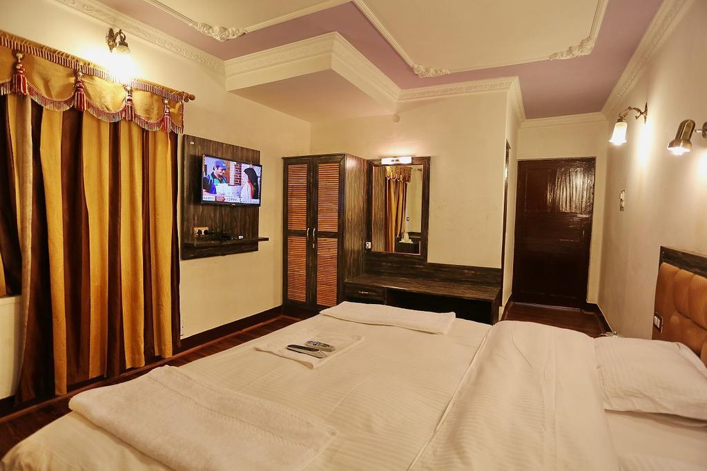 Srīnagar Hotel Ibni Kabeer מראה חיצוני תמונה