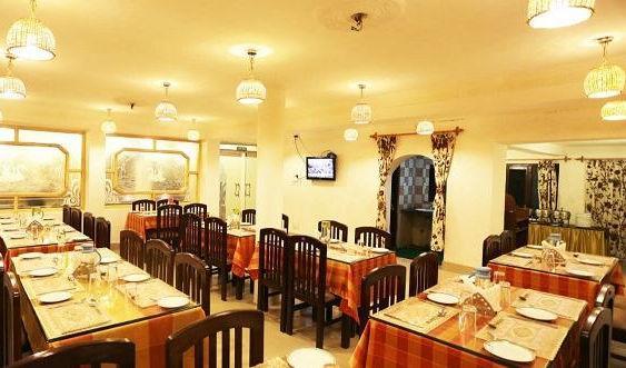 Srīnagar Hotel Ibni Kabeer מראה חיצוני תמונה
