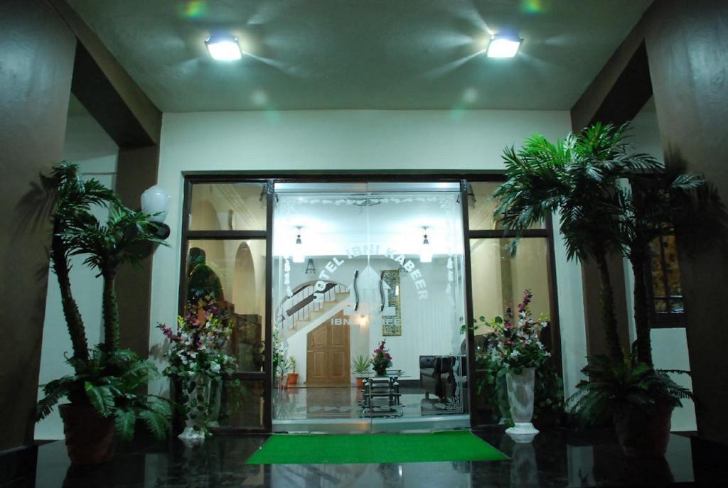 Srīnagar Hotel Ibni Kabeer מראה חיצוני תמונה