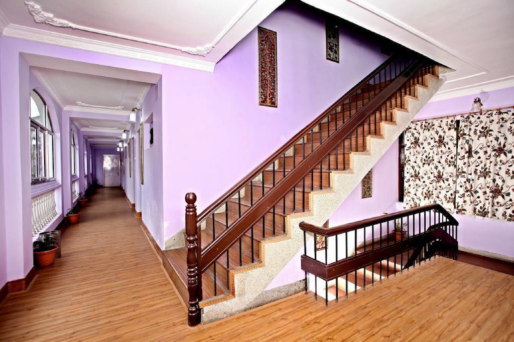 Srīnagar Hotel Ibni Kabeer מראה חיצוני תמונה