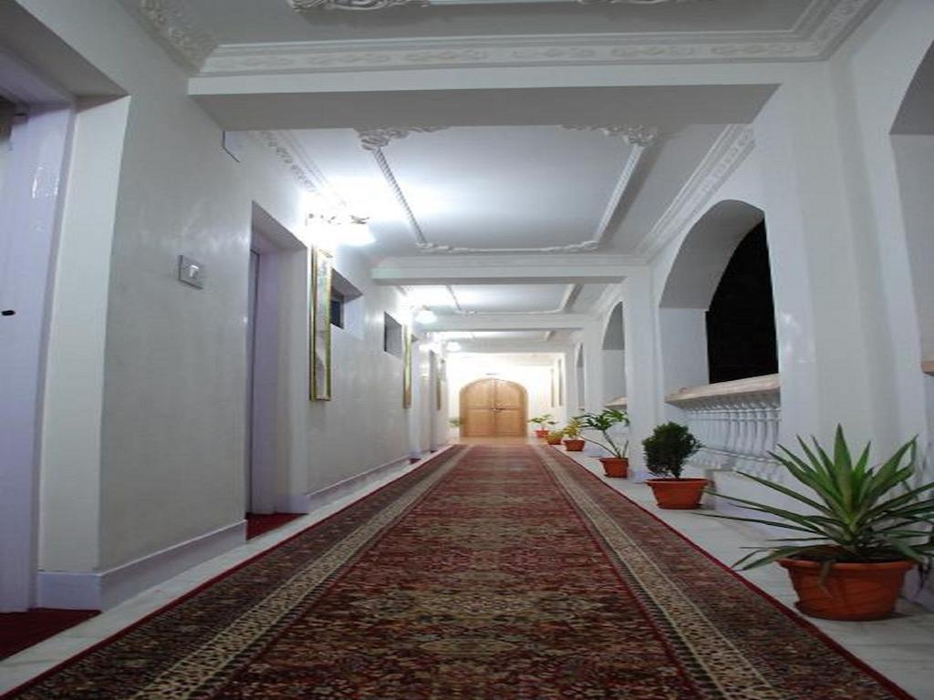 Srīnagar Hotel Ibni Kabeer מראה חיצוני תמונה