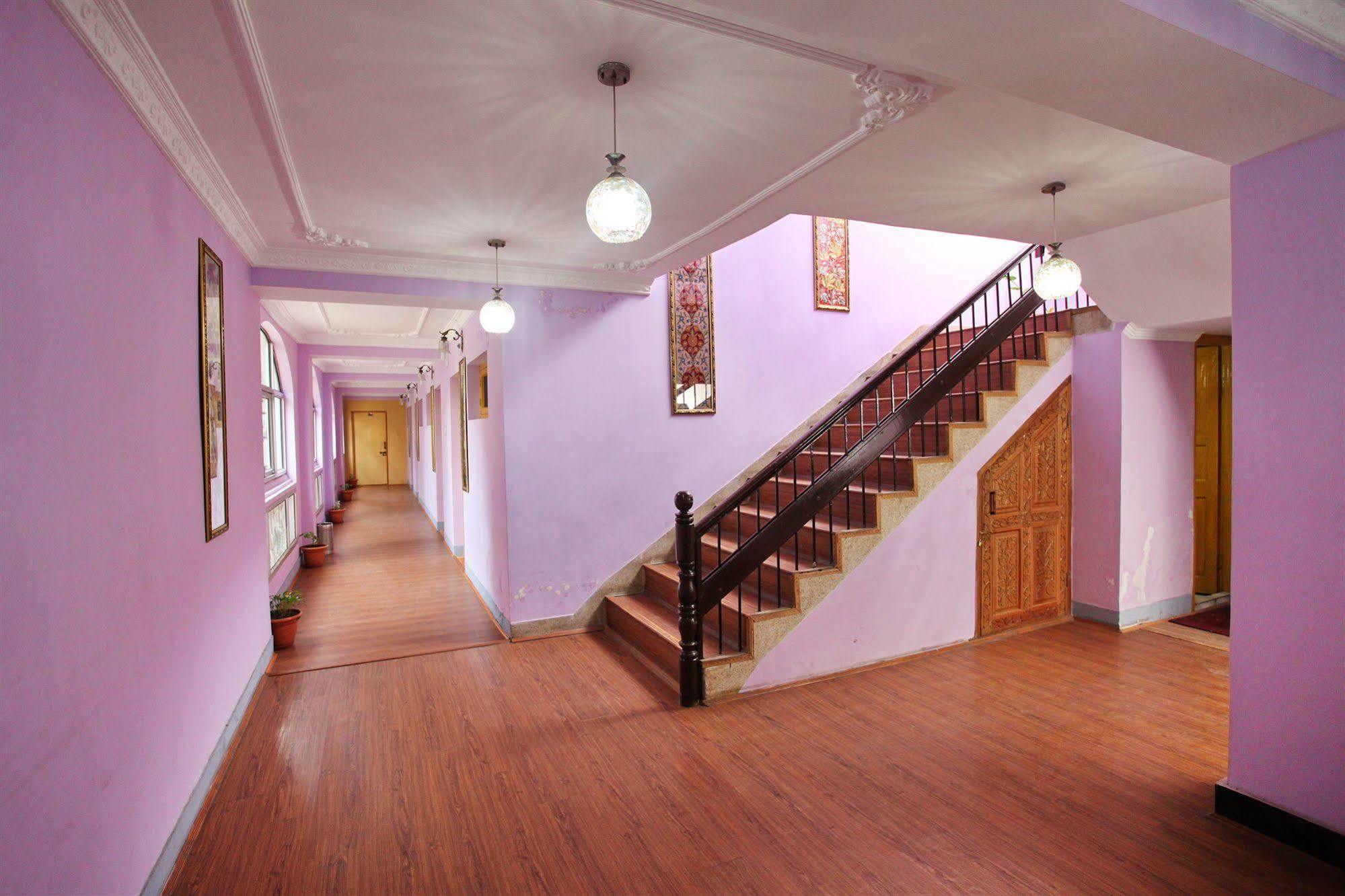 Srīnagar Hotel Ibni Kabeer מראה חיצוני תמונה