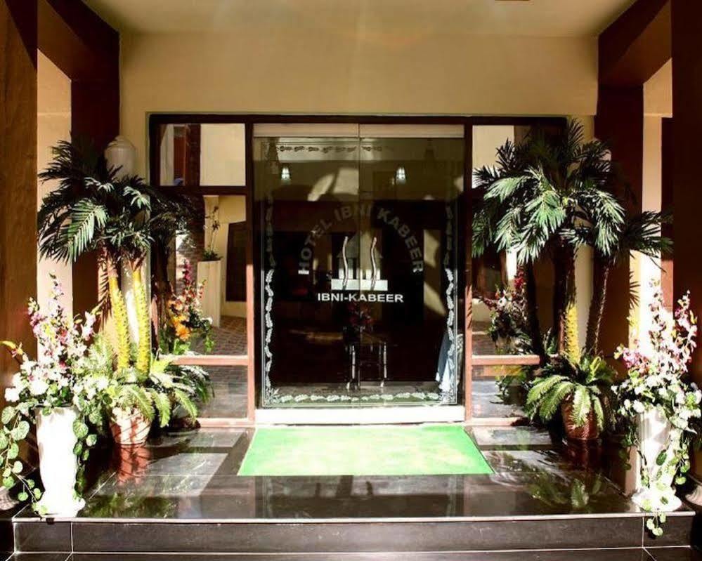 Srīnagar Hotel Ibni Kabeer מראה חיצוני תמונה